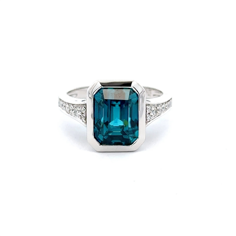 18 Karat White Lady's Contemporary Gemstone Fasion Ring